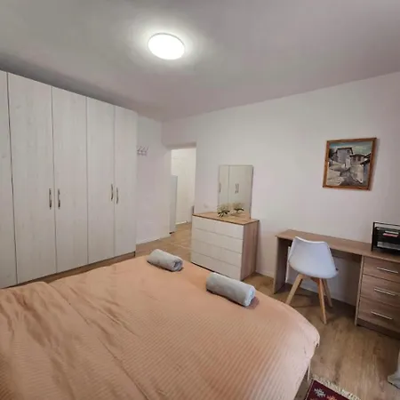 Alan 4 Myslym Shyri Apartamento
